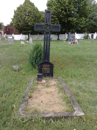 Hrob Antona Vrbky s novým křížem