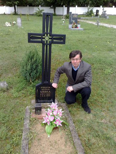 Dr. Černošek, předsda OS ve Znojmě u hrobu Antona Vrbky