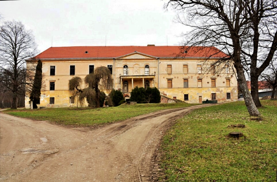 Hrušovany nad Jevišovkou - zámek