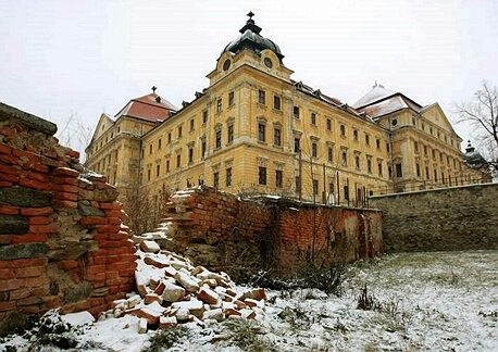 Louka - klášter