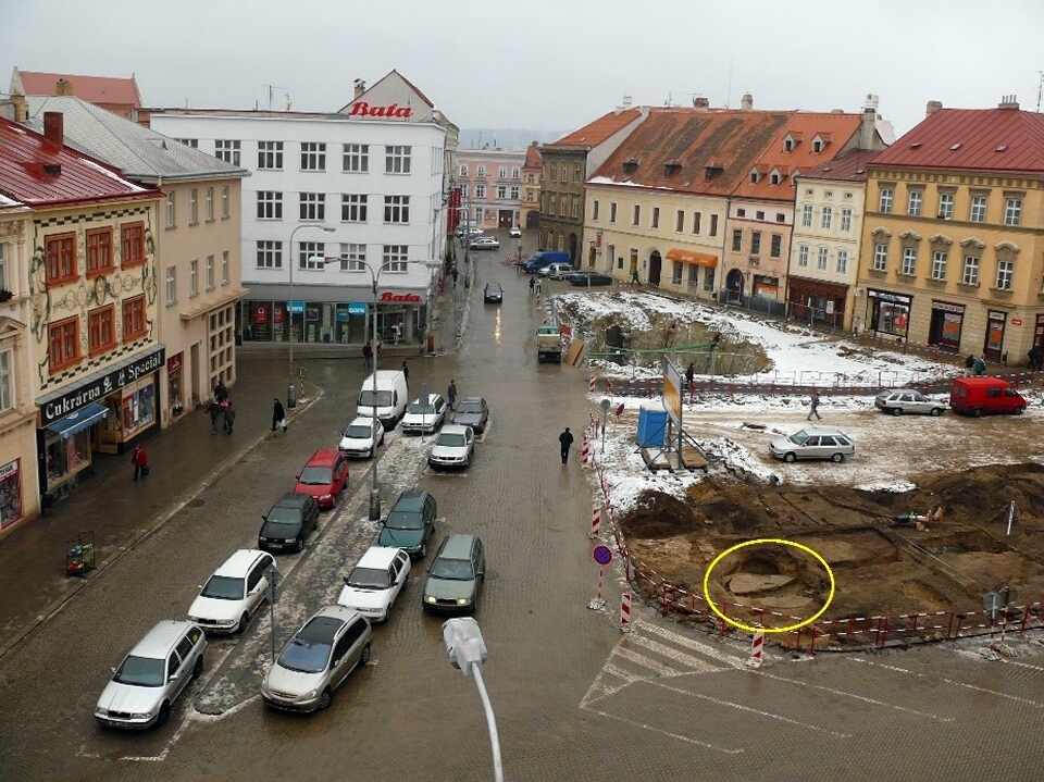 vykopávky - kašna - Horní nám.