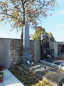 hrob: S. Renaud a B. Reynek