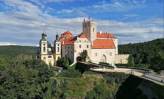 Vranov nad Dyjí - zámek - stavba roku -NPÚ